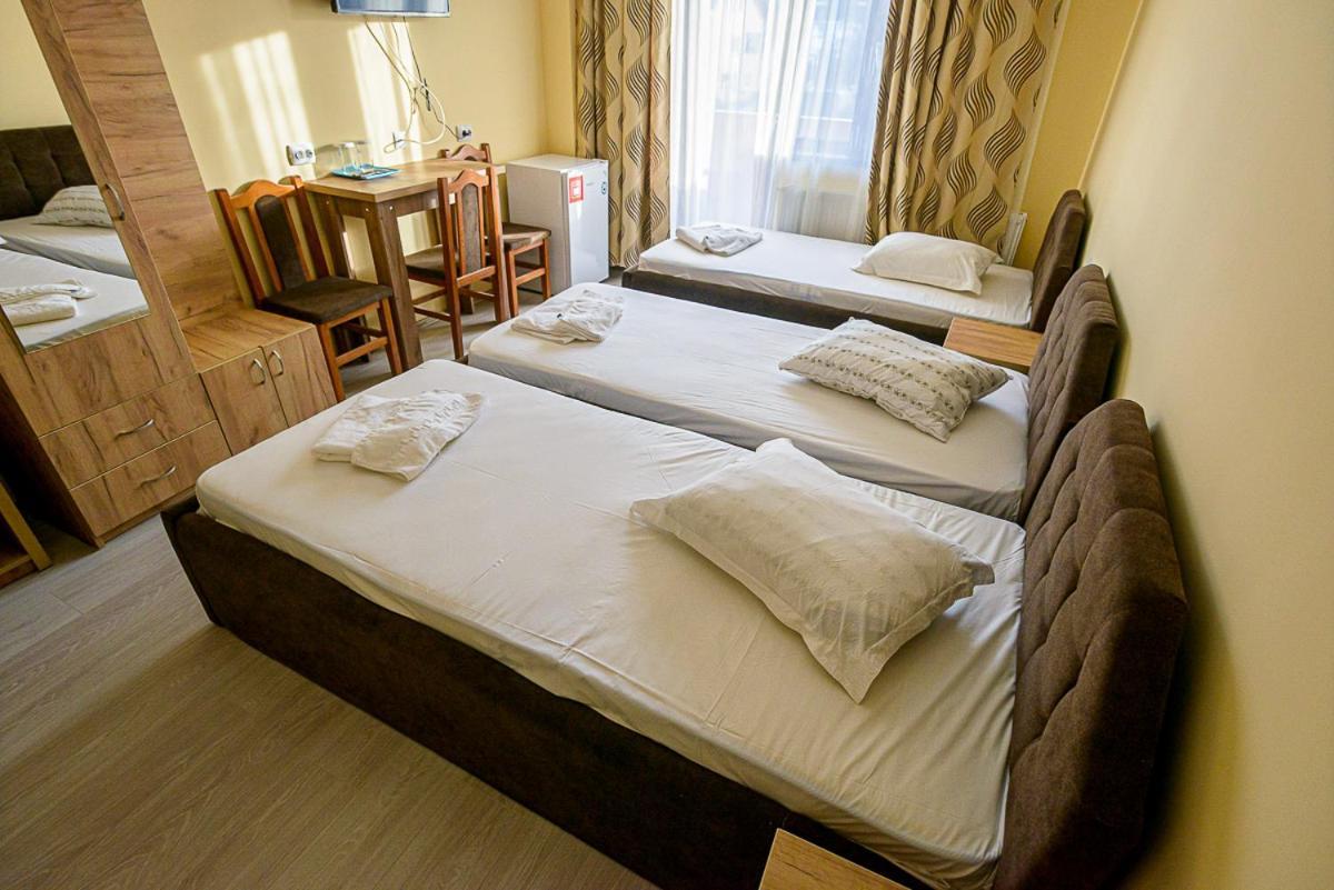 Hotel Casa Domneasca Riana Piteşti Esterno foto